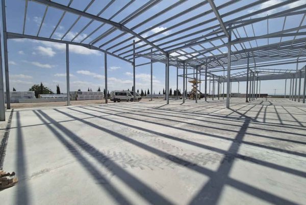 Interior de la nave de champiñón construida para Champinter