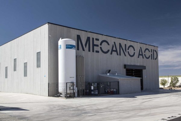 Exterior de la nave industrial Mecano Acid